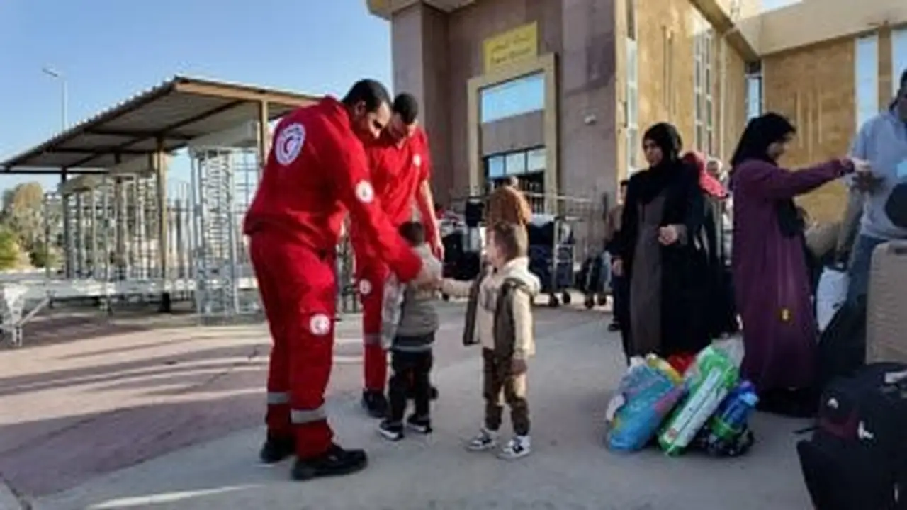 مصر ترسل 3290 طنا من المساعدات وتستقبل الدفعة الثلاثين من المصابين الفلسطينيين